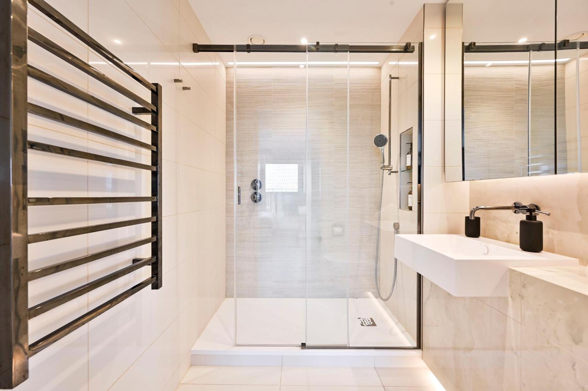 Elegant 2bed -west -steps To Tube, Westfield Apartment *